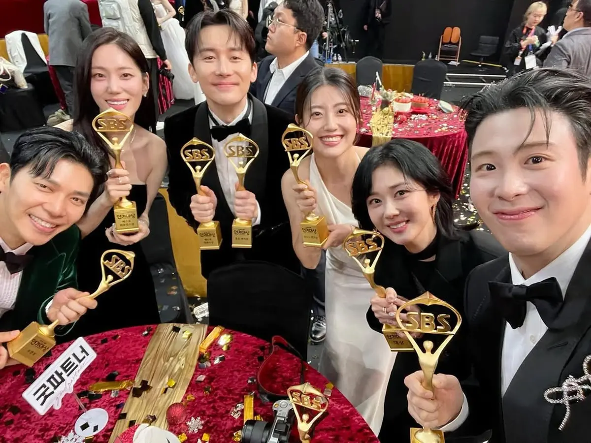 jang-nara-raih-daesang-bersejarah-di-sbs-drama-awards-2024-ini-daftar-lengkap-pemenangnya