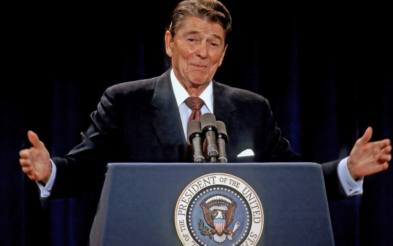 Kebijakan Luar Negeri Ronald Reagan: Kemenangan dan Kontroversi